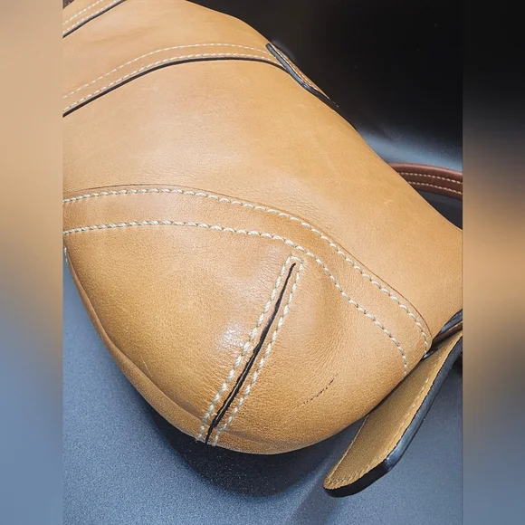 Vintage Coach Soho Flap leather shoulder bag in a British Tan color. - Picture 16 of 16